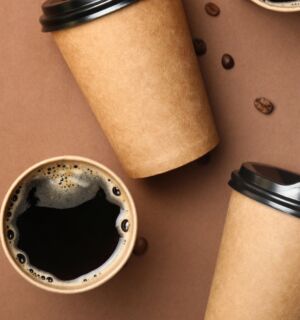 Overhead photo of disposable coffee cups